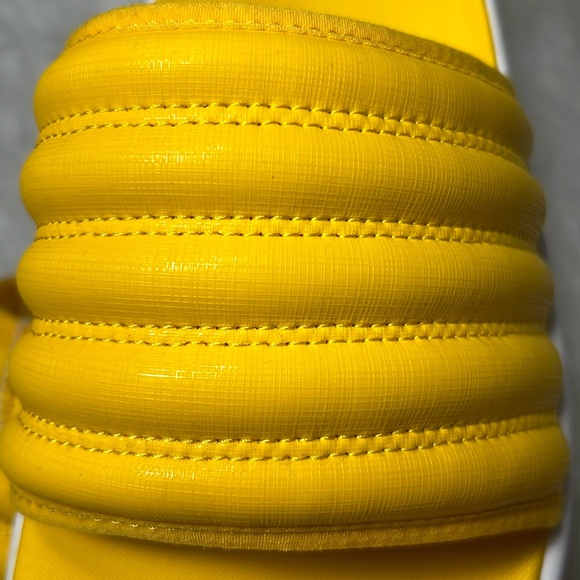 OLUKAI Slide Mens Size‎ 10 Komo New NWOT Yellow Hibiscus Slip On Comfort Travel - Picture 12 of 13